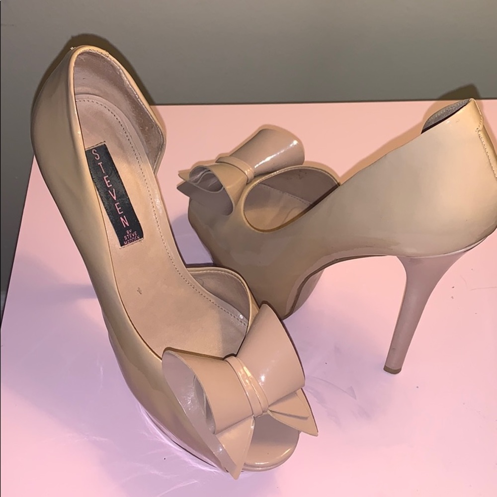 BLUSH Bow patent leather peep toe heels - Picture 10 of 15